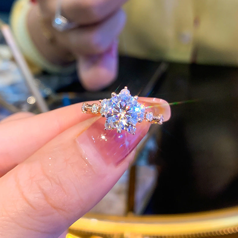 Damen Verlobungsring mit floralem Design und funkelndem Zirkonbesatz Shop Nory