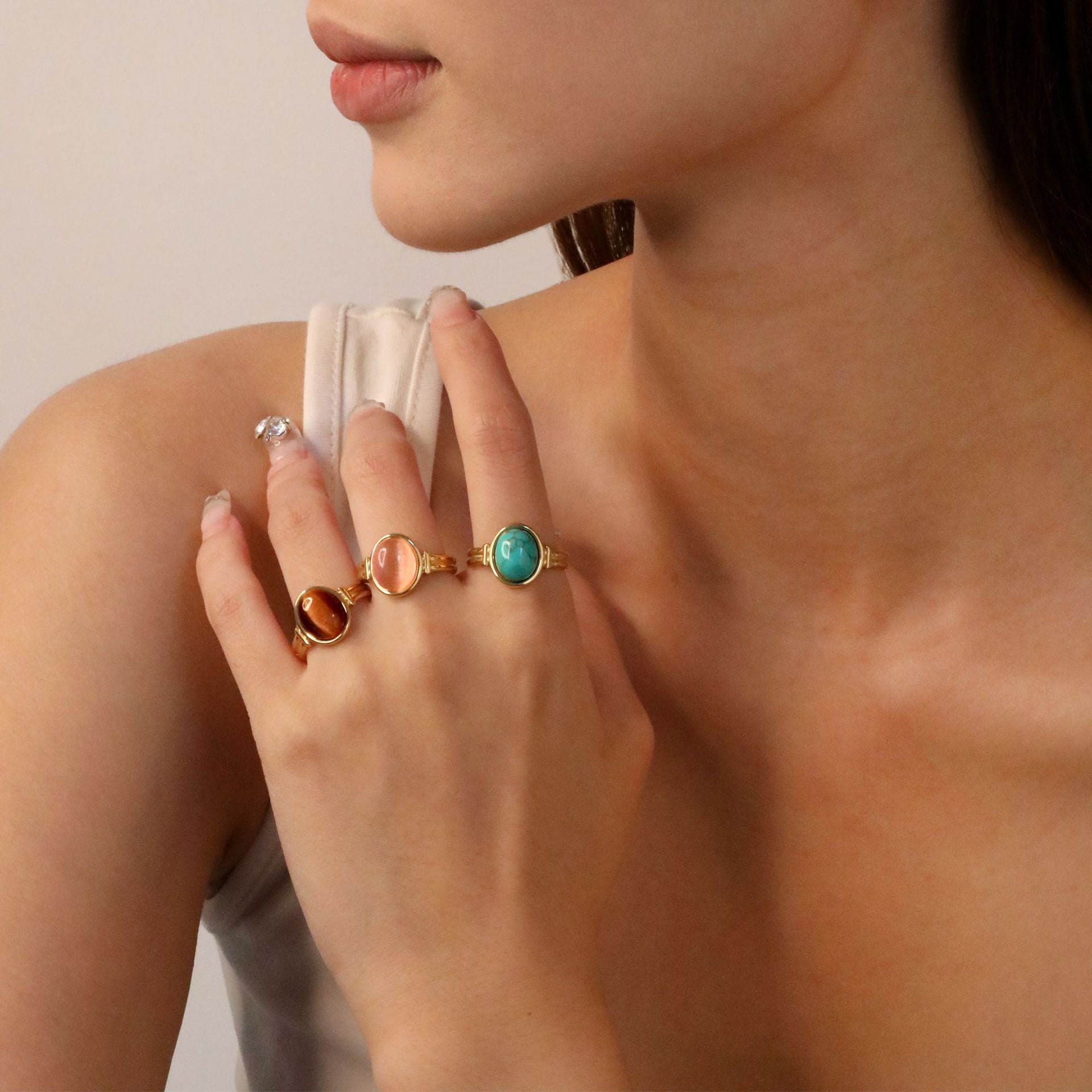 Damen Ring mit einstellbarem Design und geschliffenem Stein Shop Nory