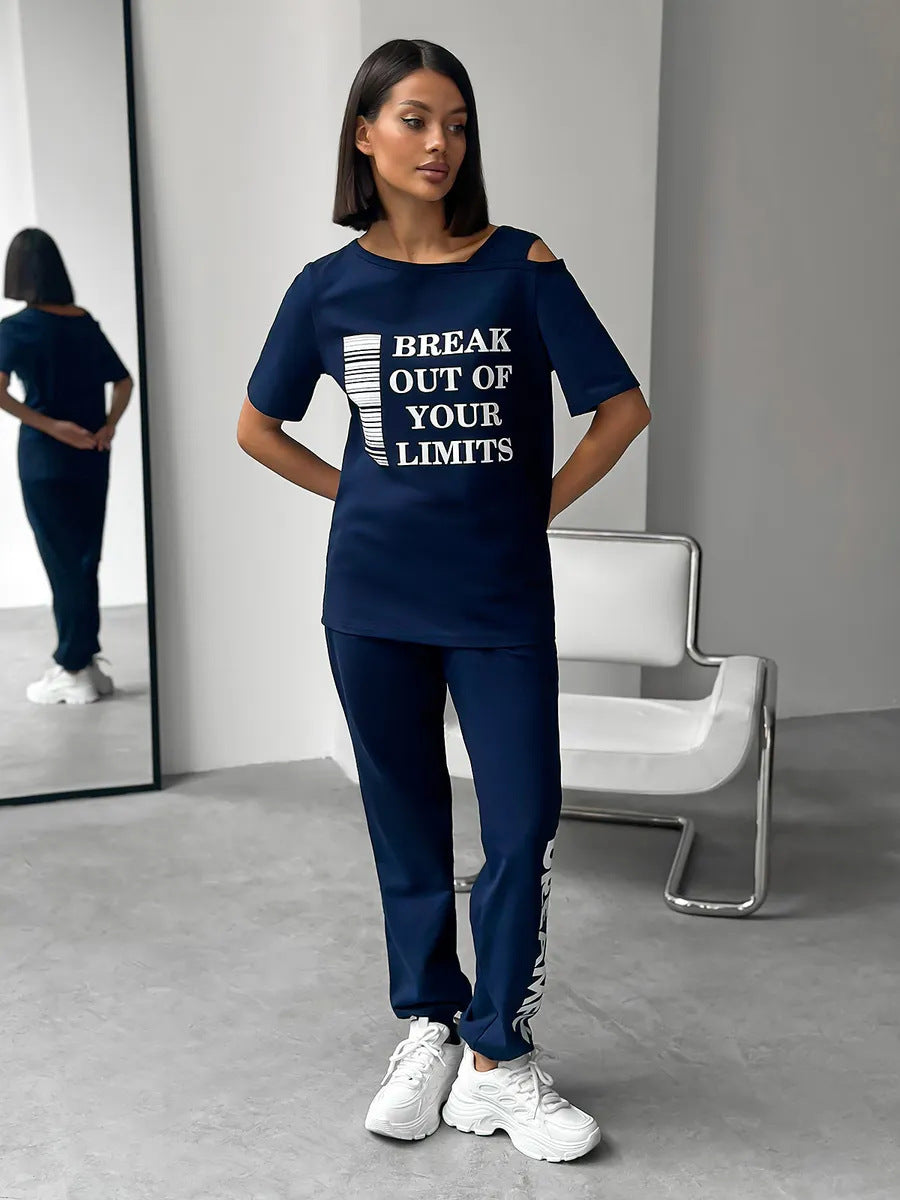 Damen lässiges Lounge-Set mit Cut-Out Schulter und Statement-Print Shop Nory