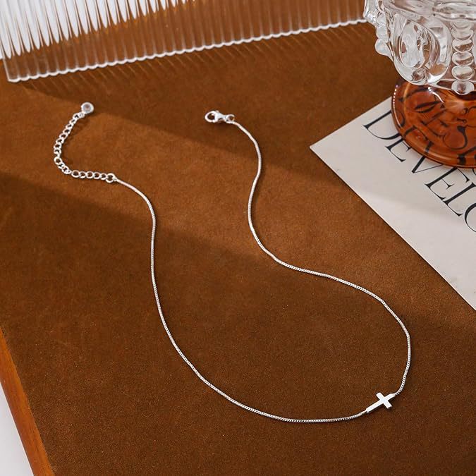 Damen Halskette mit zeitlosem Kreuzanhänger und feinem Kettendesign Shop Nory