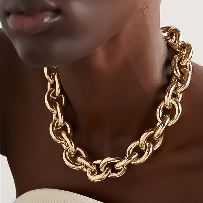Damen Chunky Armreif aus hochwertigem Metall mit glänzender Oberfläche Shop Nory