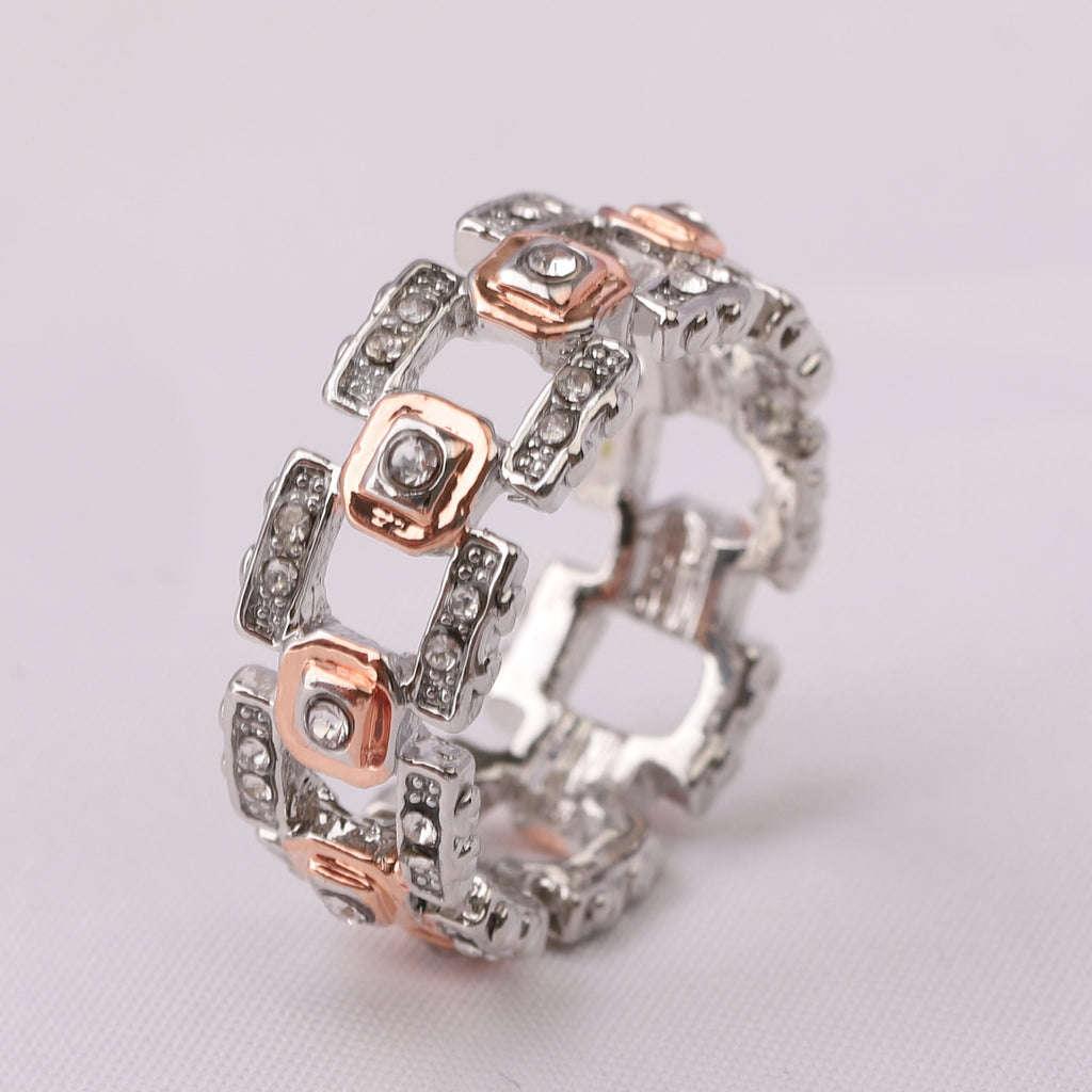 Damen Ring im modernen, geometrischen Design mit funkelnden Zirkonia Shop Nory