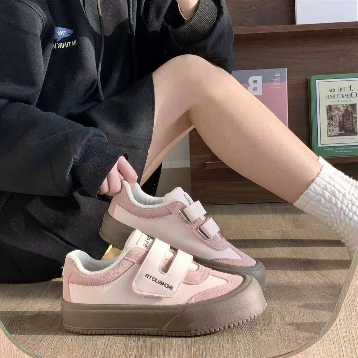 Damen Bequeme Sneaker mit doppeltem Klettverschluss und dämpfender Sohle