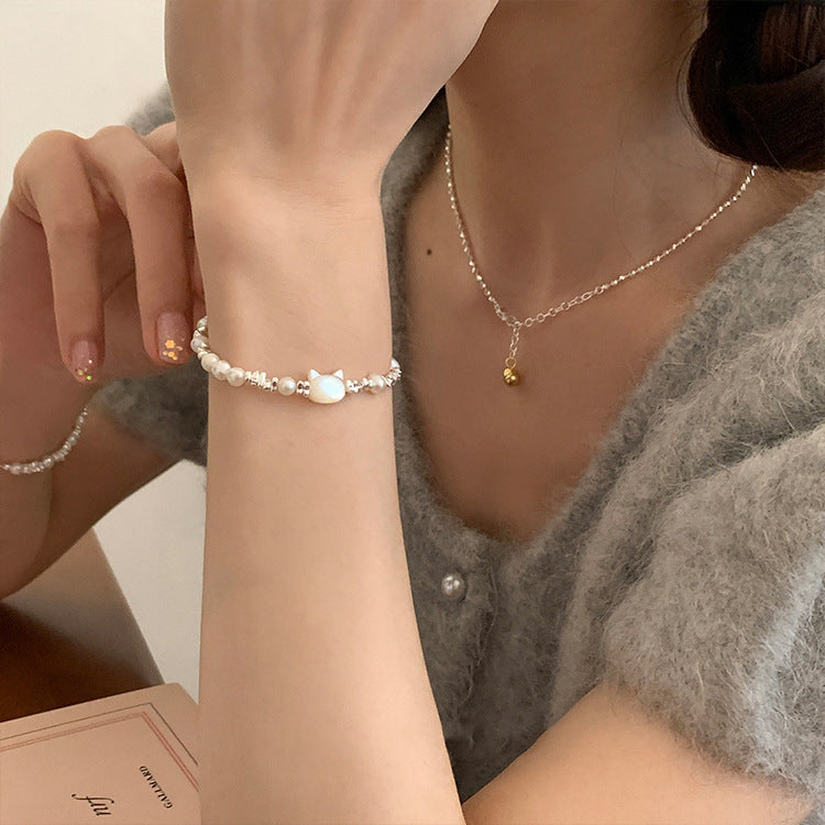 Damen Armband mit handgefertigtem Katzenanhänger und edlen Perlen Shop Nory