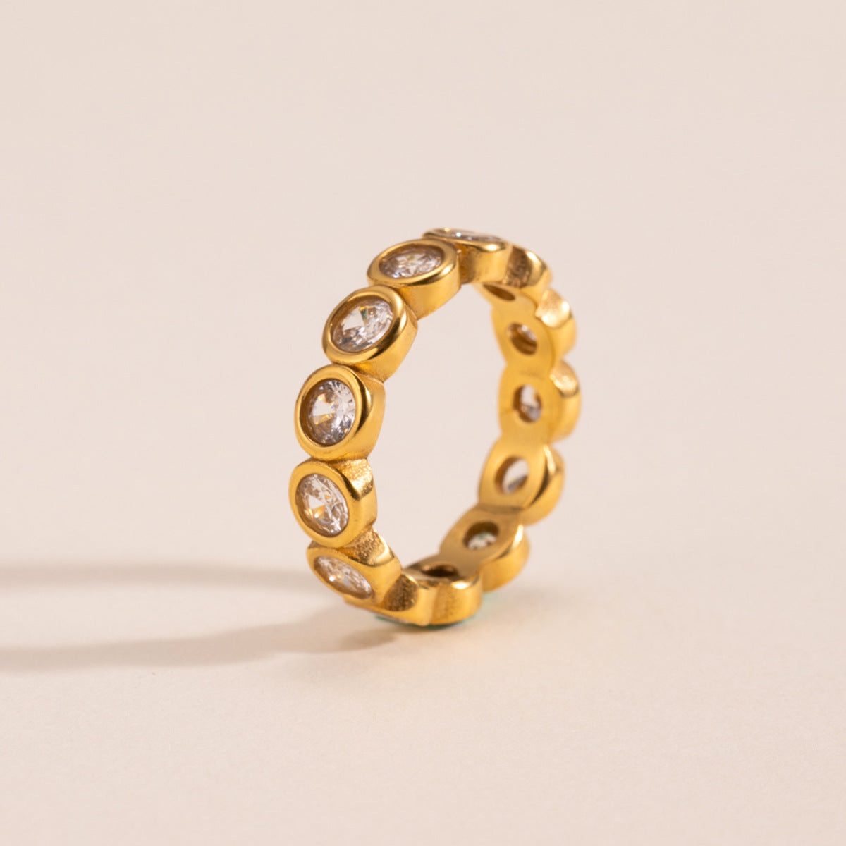 Damen eleganter und funkelnder Ring mit tropfenförmigen Zirkoniasteinen Shop Nory
