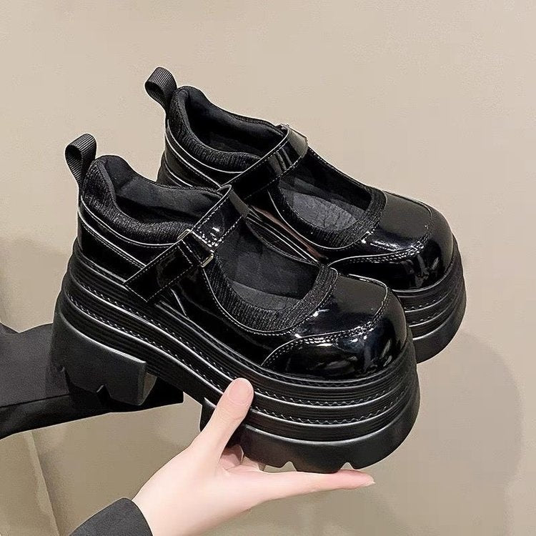 Damen Plateau-Mary-Jane Schuhe mit glänzender Oberfläche und verstellbarem Riemen