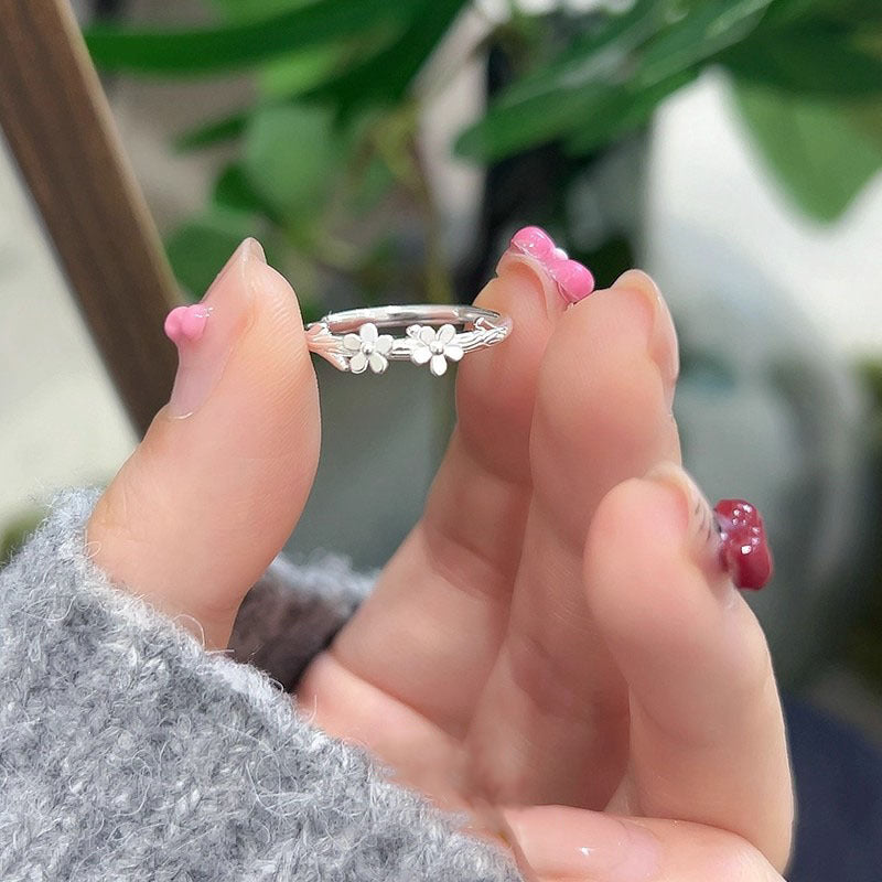 Damen Zarter Ring mit floralen Akzenten und feiner Detailarbeit Shop Nory