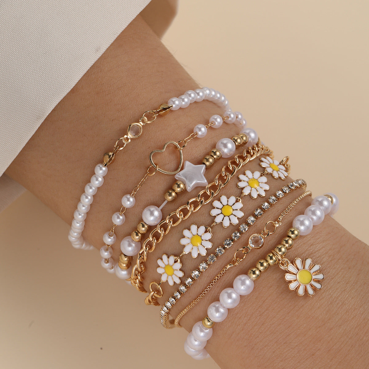 Damen Armband-Set mit stilvollen Perlen und bunten Blumenanhängern Shop Nory