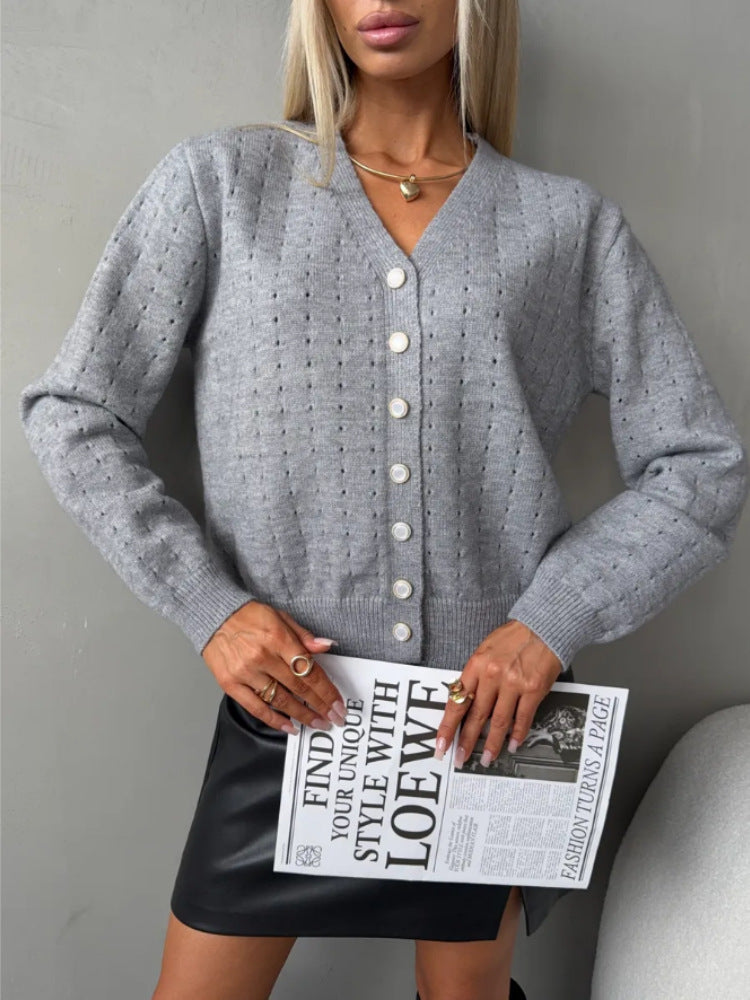 Damen Modische Strickjacke mit V-Ausschnitt und Knopfdetail Shop Nory