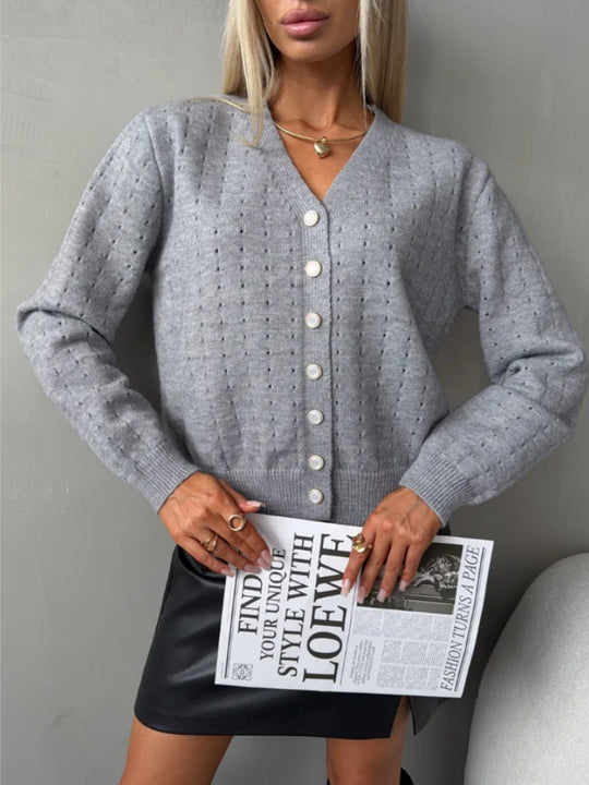 Damen Modische Strickjacke mit V-Ausschnitt und Knopfdetail Shop Nory