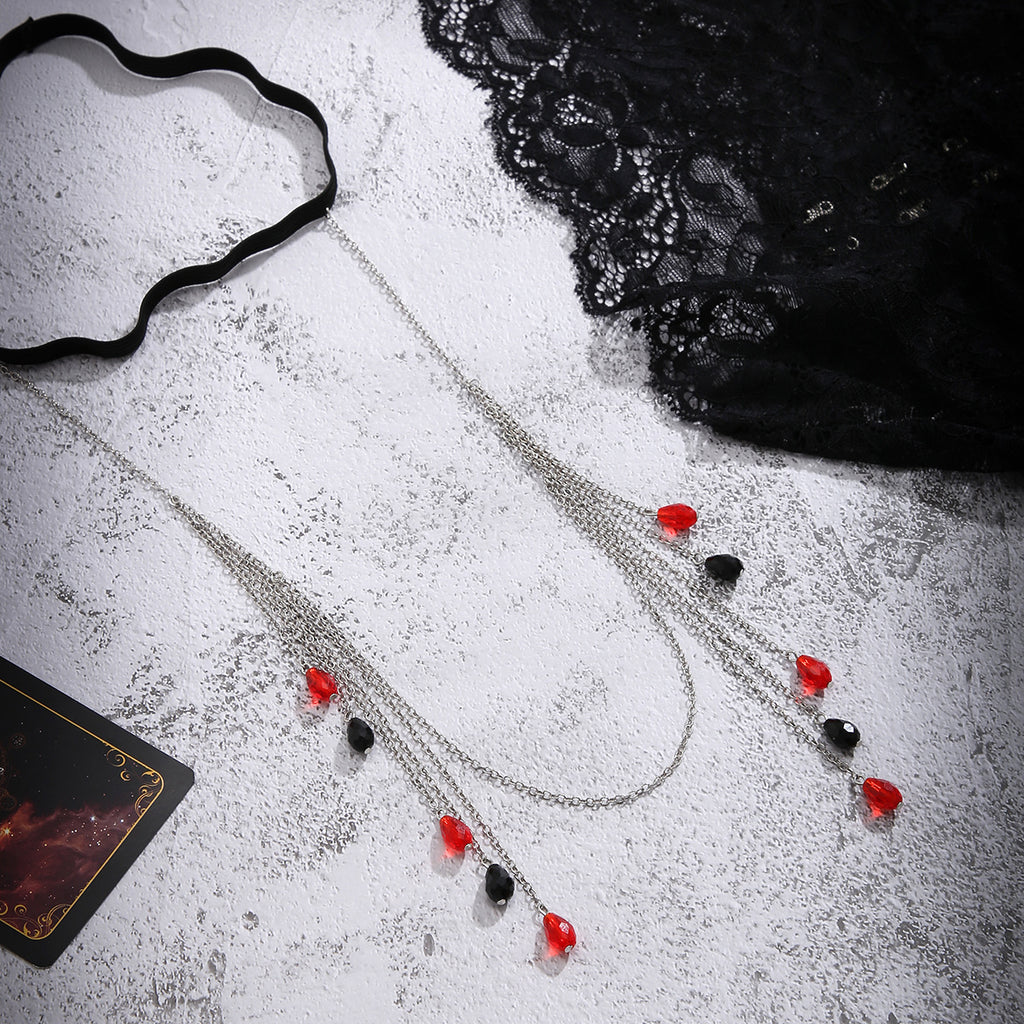 Damenbeine mit schicken Kettenaccessoires Shop Nory