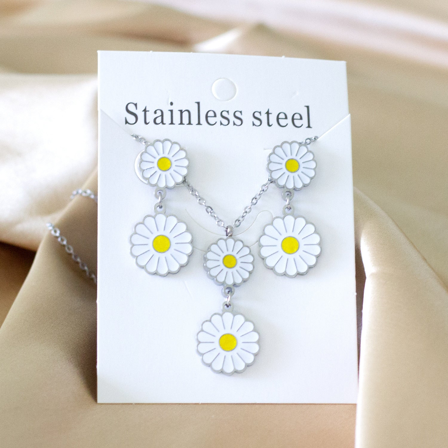 Damen Schmuckset mit floralen Anhängern aus goldplattiertem Edelstahl Shop Nory