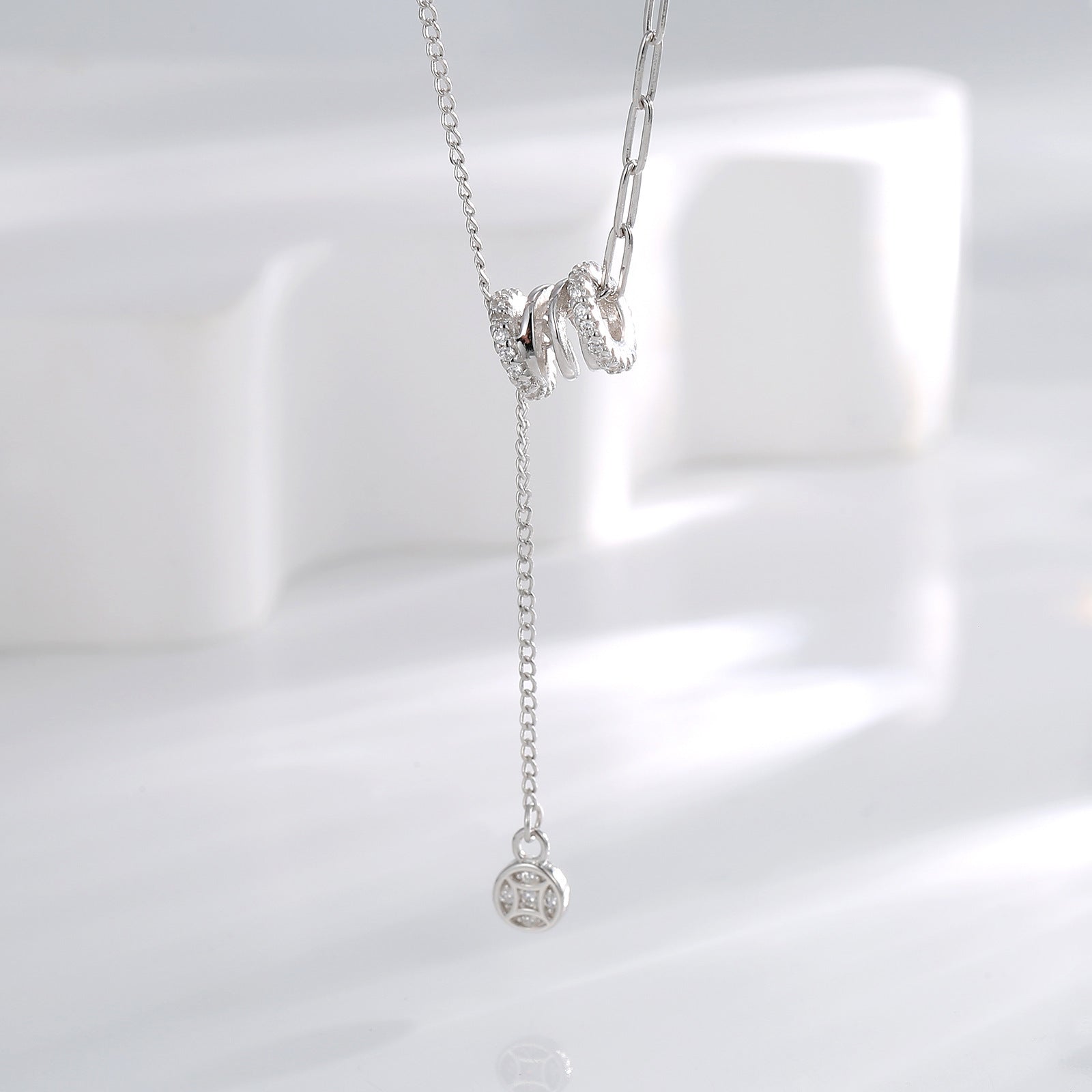 Damen Schmuckstück mit modernem Design und funkelnden Zirkonia Shop Nory