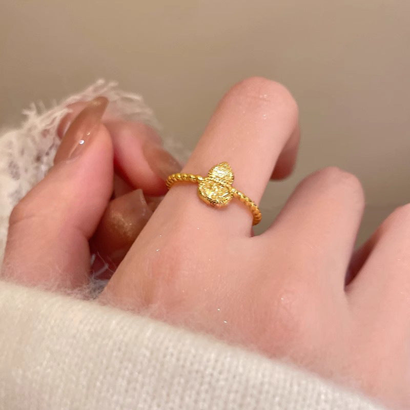 Damen Zierlicher Ring mit geflochtenem Design und detailreicher Fassung Shop Nory