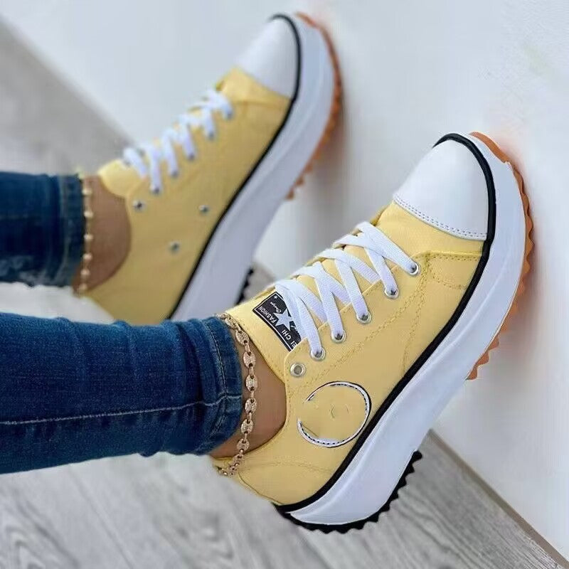 Damen Plateau-Canvas-Sneaker mit verstärkter Zehenkappe, profilierter Gummisohle und gepolstertem Schaft Shop Nory