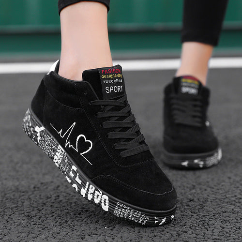 Unisex nan hochgeschnittener Freizeitschuh mit gesticktem Herz-EKG-Motiv und bedruckter Gummisohle