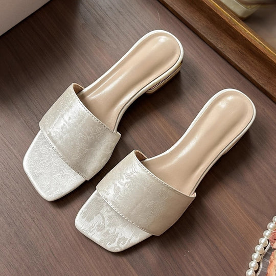 Damen Bestickte Brokat‑Mules mit quadratischer Zehenpartie und niedrigem geformtem Blockabsatz Shop Nory
