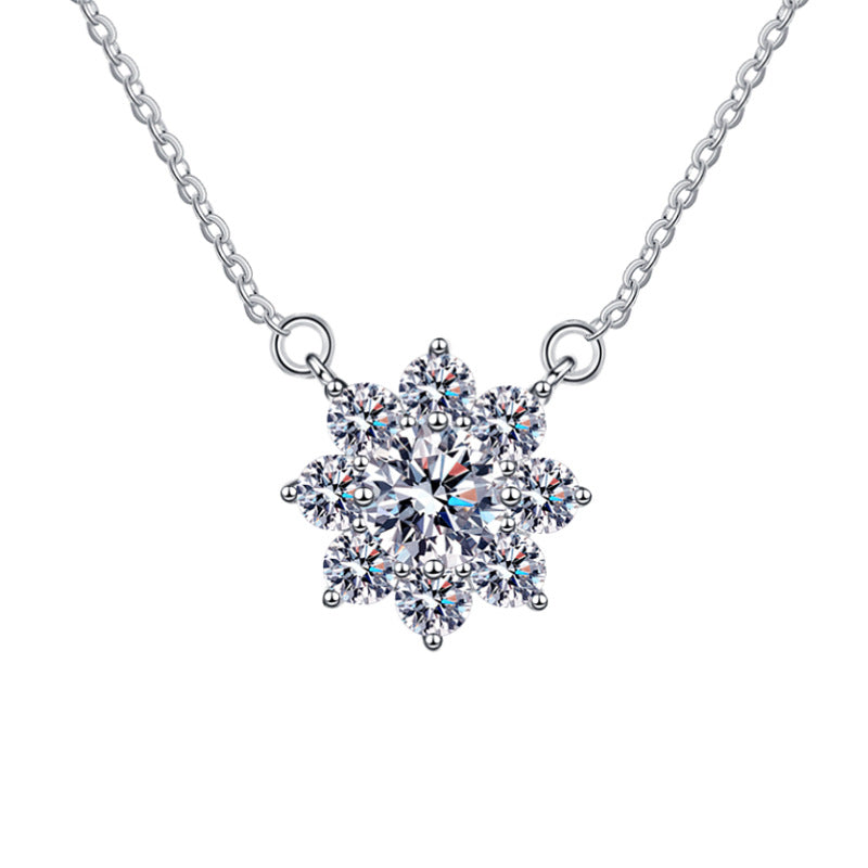 Damen Kette mit funkelndem Blumenanhänger und hochwertigem Kristallbesatz Shop Nory