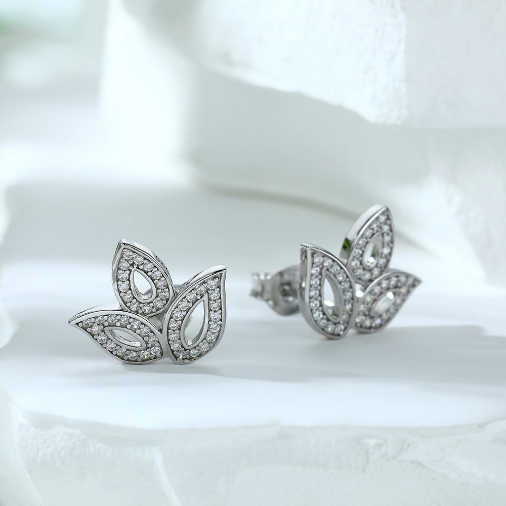 Damen Ohrstecker mit elegantem Blattdesign und funkelnden Zirkonia Shop Nory