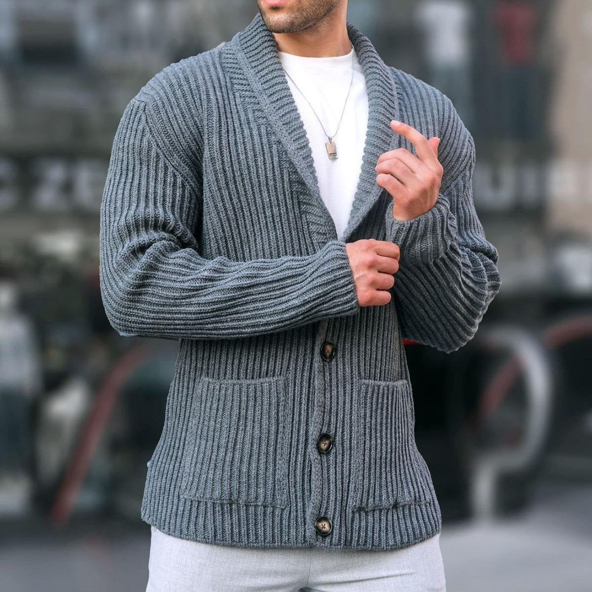 Herren Strickjacke mit tiefem Ausschnitt und knöpfen