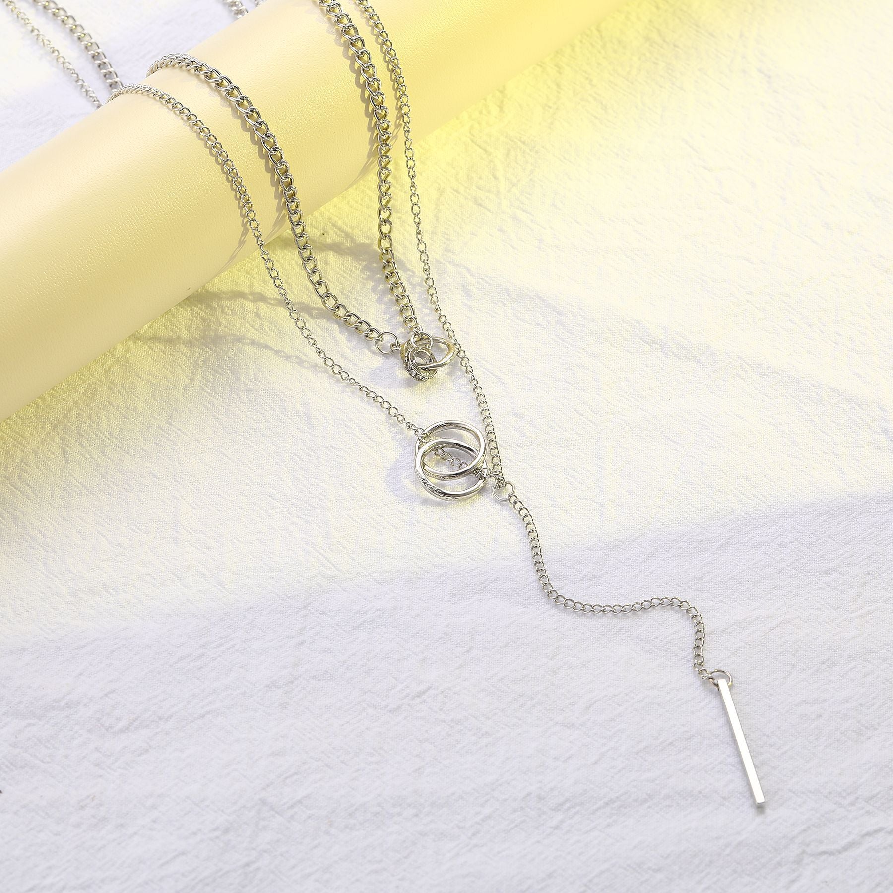 Damen mehrlagige Halskette mit modernem Anhänger Design Shop Nory