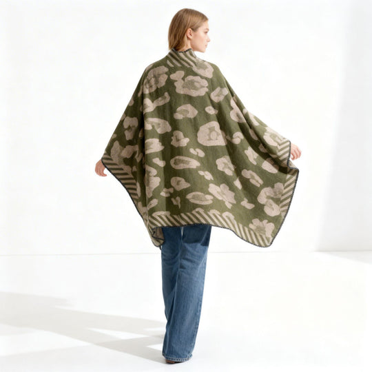 Damen Grobstrick‑Wollcape im Überwurf mit abstraktem Leomuster und Zierkante Shop Nory