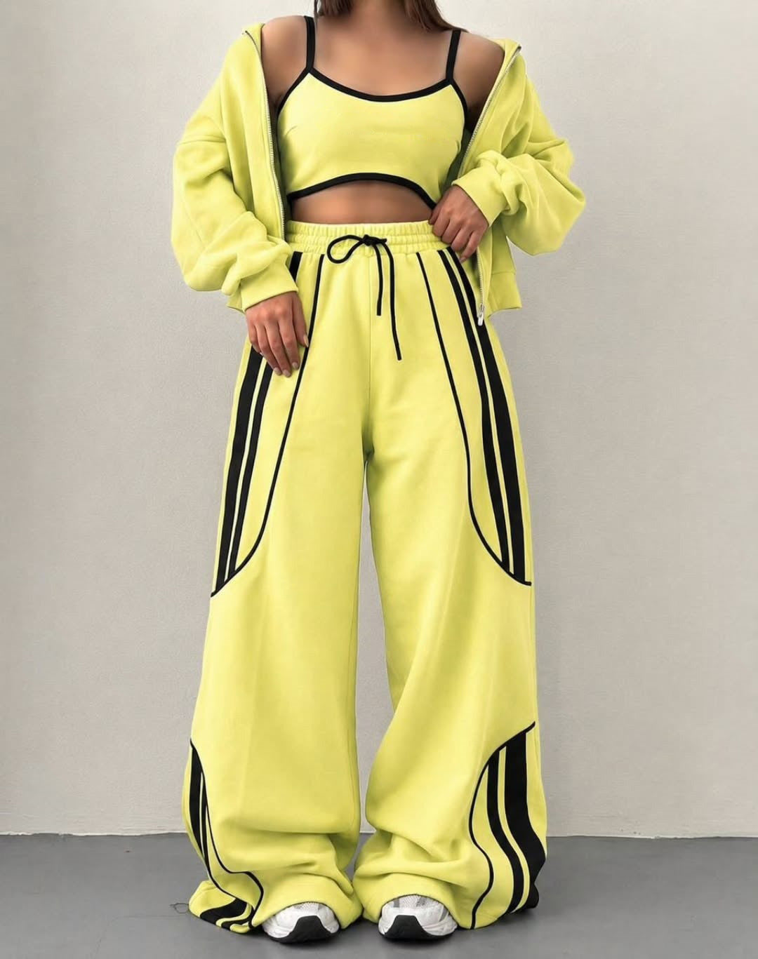 Damen Oversize Kapuzen-Sweatjacke mit Reißverschluss und weitem Trackpant-Set Shop Nory