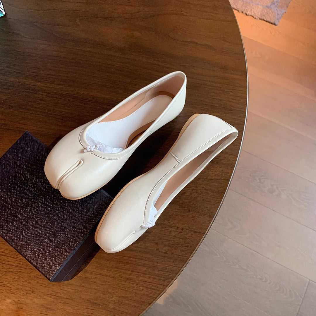 Damen Ballerinas mit glänzender Oberflächenstruktur und zierlicher Schleifenverzierung