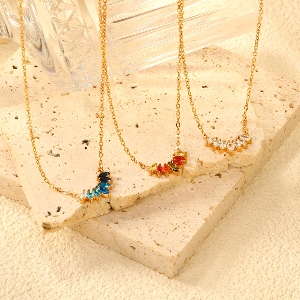 Damen Halskette mit funkelnden Zirkonia-Elementen und goldplattierter Kette Shop Nory