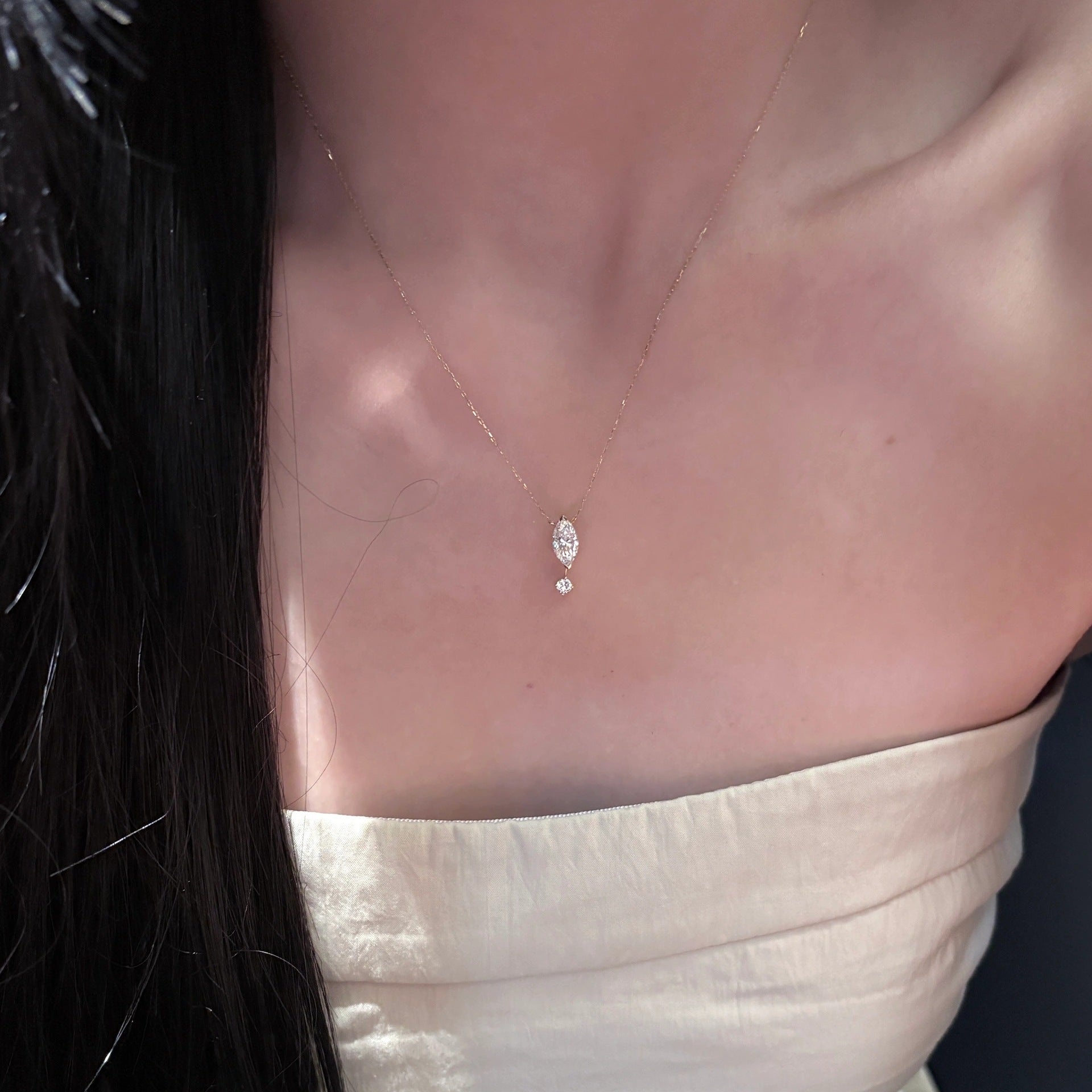 Damen zarte Halskette mit funkelndem Anhänger und hochwertigen Details Shop Nory