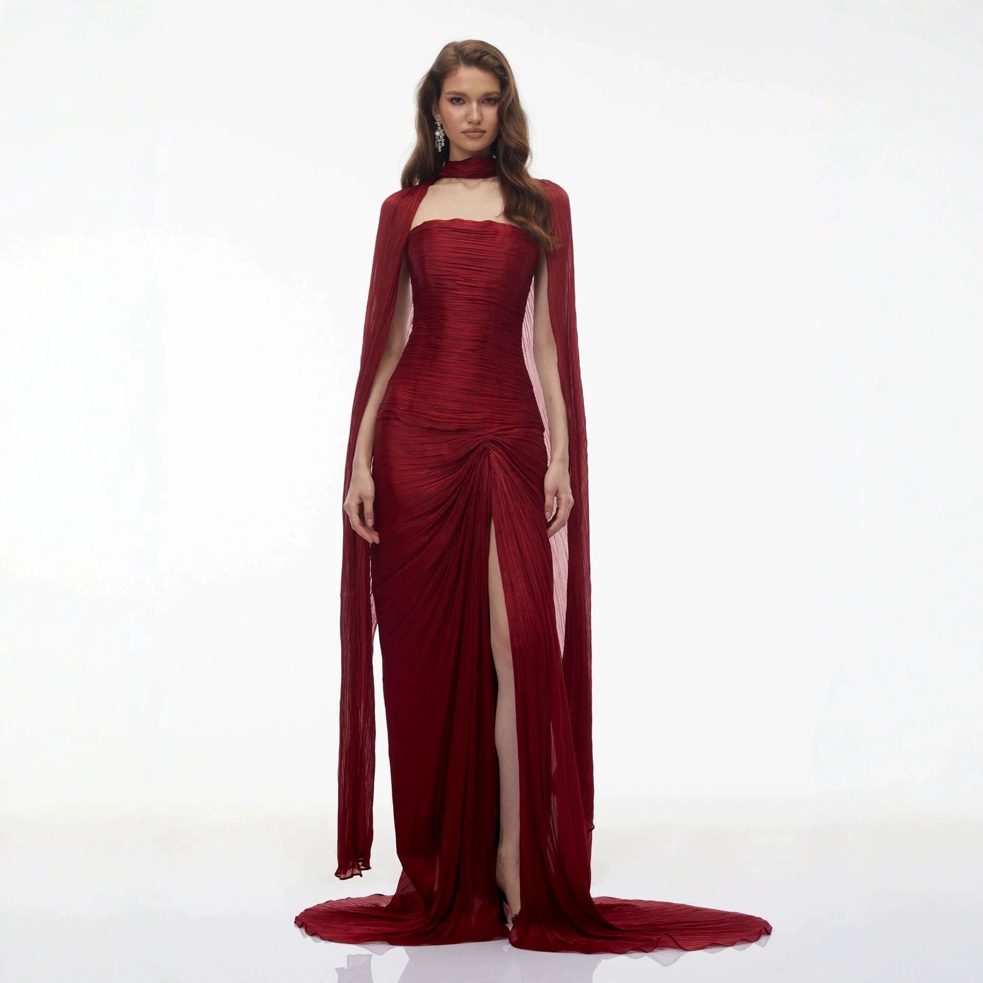 Damen Elegantes Maxikleid mit schulterfreier Silhouette und drapierter Cape-Optik Shopnory
