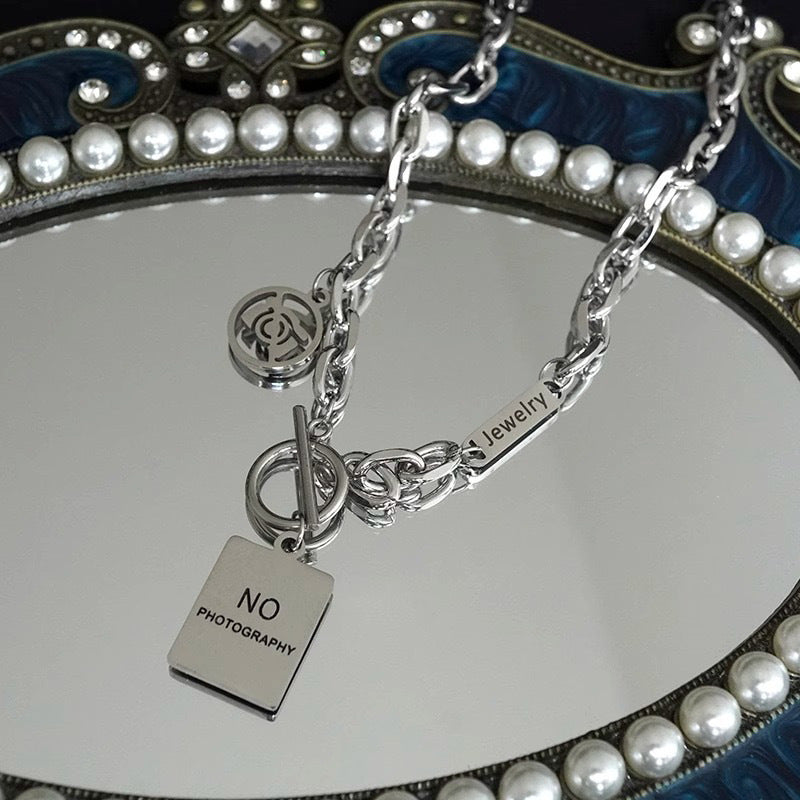 Damen Kette mit einzigartigem Charm und verspieltem Anhänger Shop Nory