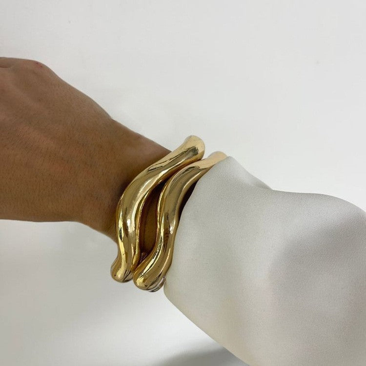 Damen Armband-Set mit elegantem, geschwungenem Design und luxuriösen Akzenten Shop Nory
