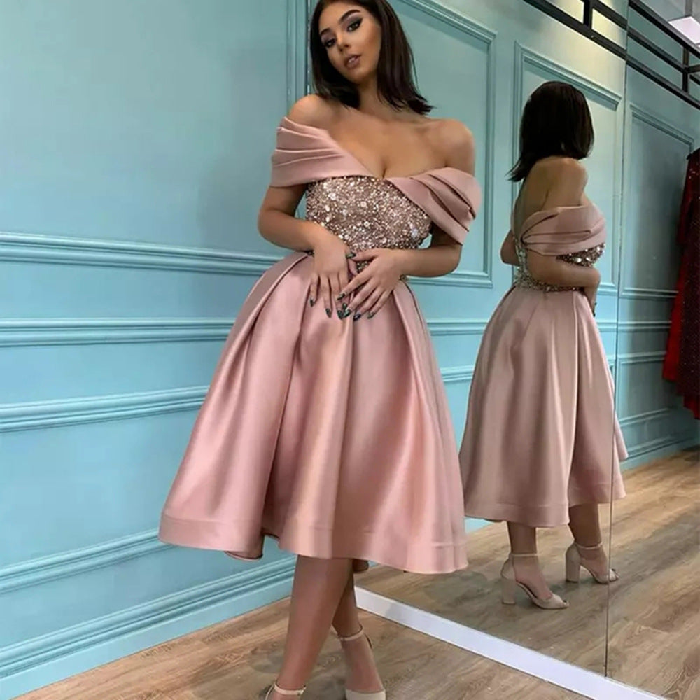 Damen Glamouröses Abendkleid mit schimmerndem Oberteil und Flügelärmeln