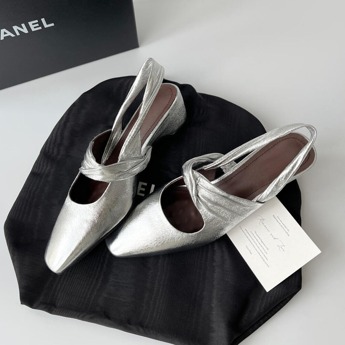 Damen Elegante spitze Pumps mit feinem Riemendesign Shopnory