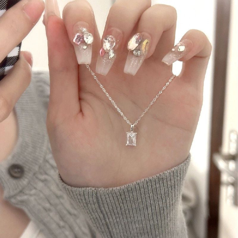 Damen Halskette mit funkelndem rechteckigem Anhänger aus hochwertigem Edelstahl Shop Nory