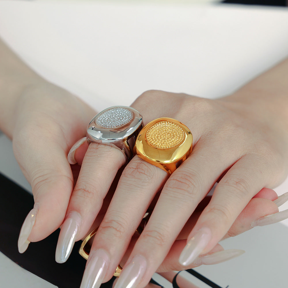 Damen Titanstahlring mit luxuriösem Goldfinish und strukturiertem Design Shop Nory