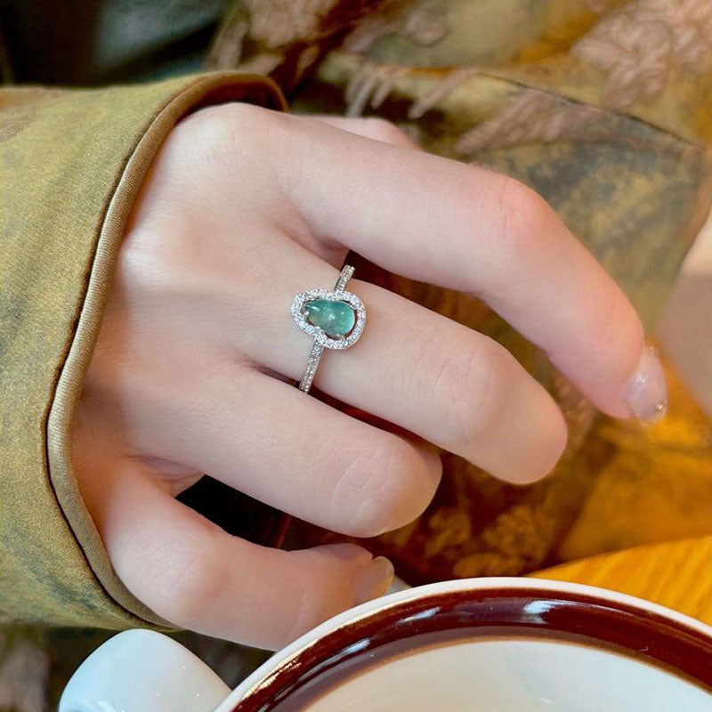 Damen eleganter Ring mit ovalem Zirkonia und funkelndem Rahmen Shop Nory