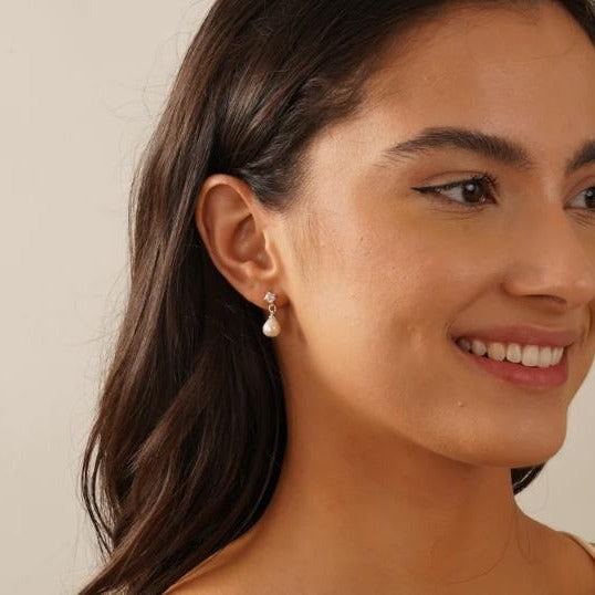 Damen Ohrhänger mit eleganten Süßwasserperlen und funkelnden Zirkonia-Akzenten Shop Nory