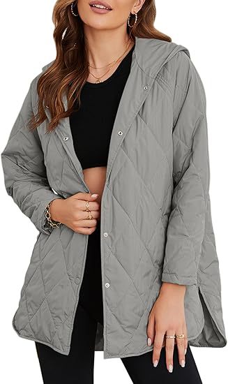 Damen gesteppte Kapuzenjacke mit Druckknopfleiste, seitlichen Schlitzen und mittlerer Länge Shop Nory