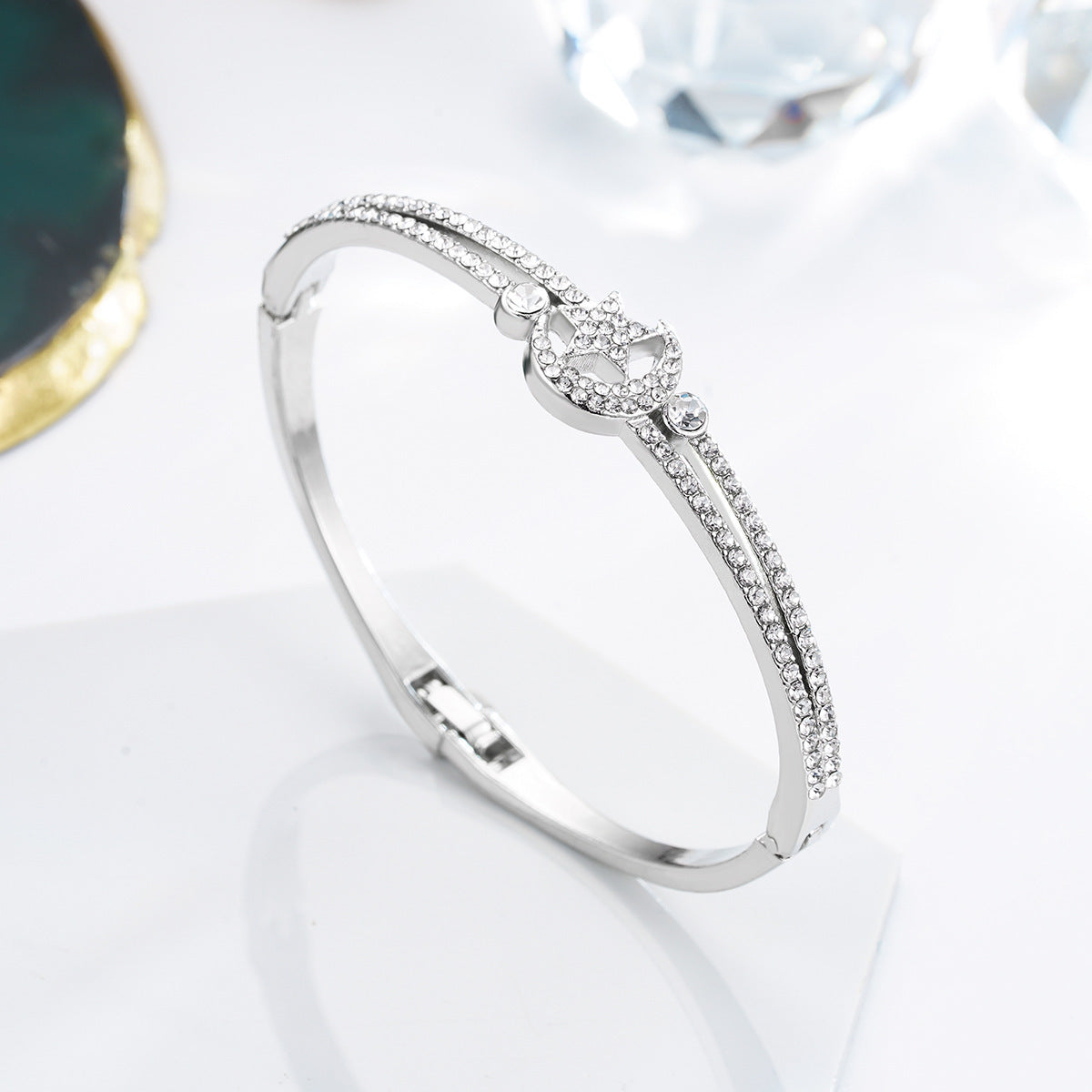 Damen Armreif mit funkelndem Zirkonia-Besatz Shop Nory
