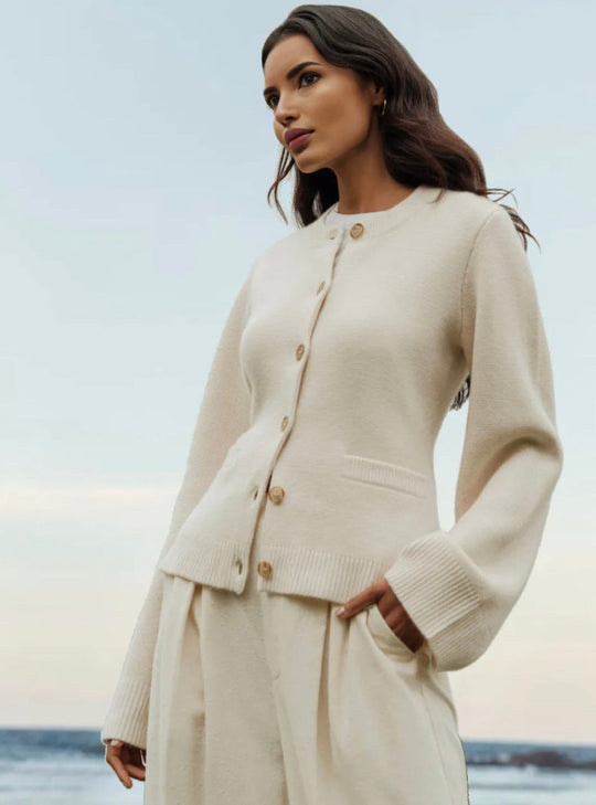 Damen elegante Strickjacke mit Knopfdetails und praktischen Taschen