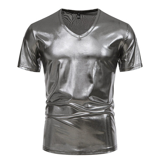 Herren V-Ausschnitt T-Shirt aus glänzendem Material mit persönlichem Stil