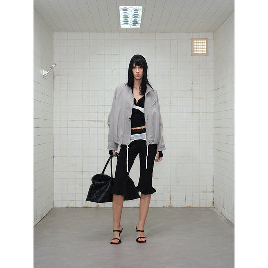 Unisex Kurz geschnittene minimalistische Boxy‑Jacke mit hohem Funnelkragen und verdeckter Frontblende Shop Nory
