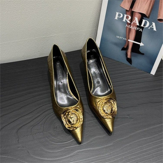 Damen Spitz zulaufende Pumps mit Metallic-Optik und Rosetten-Applikation Shop Nory