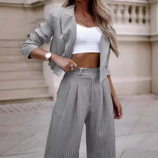 Damen modischer Blazer mit weit geschnittenen Hosen