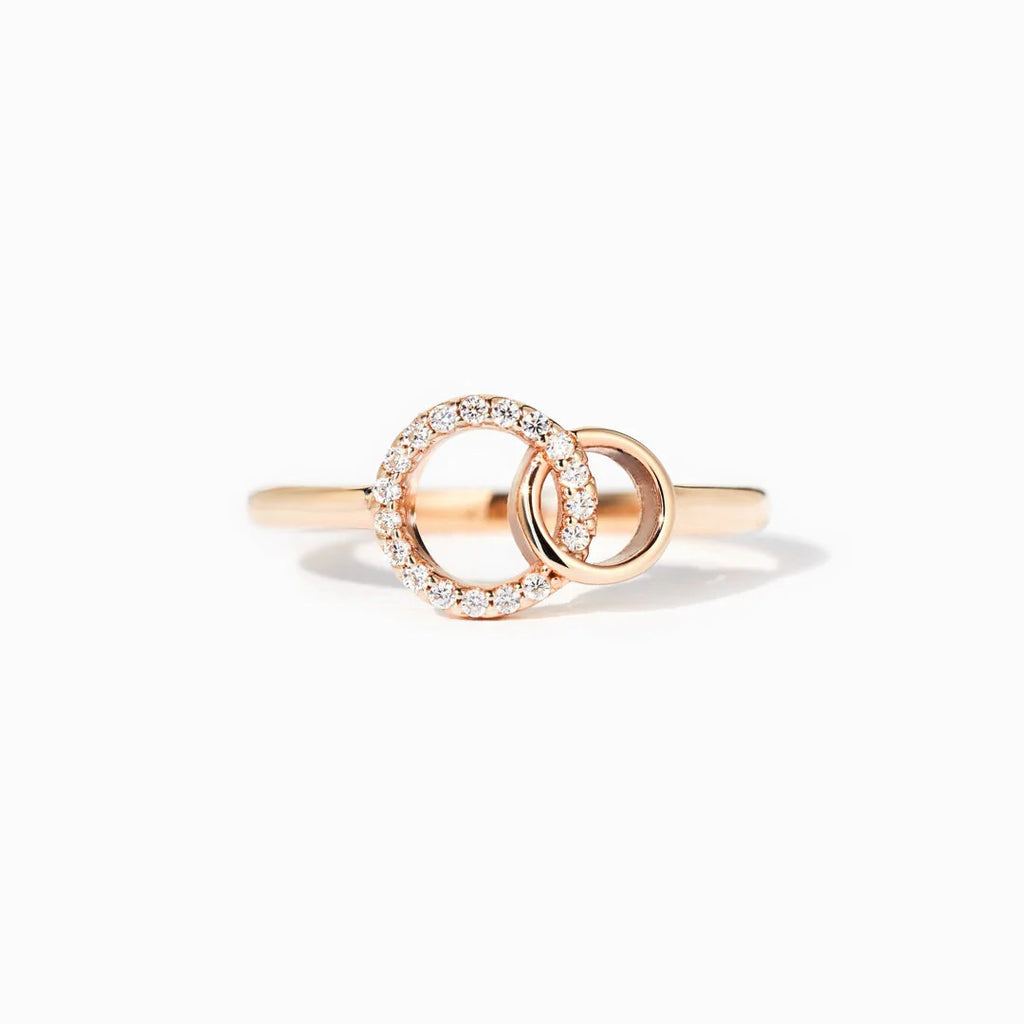 Damenring mit doppeltem Kreisdesign und funkelnden Zirkonia Shop Nory