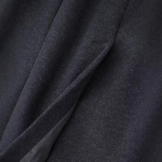 Damen Schlichter Midi-Mantel aus Wollmix mit V‑Kragen, Taillierungsnähten und seitlichen Eingrifftaschen Shop Nory