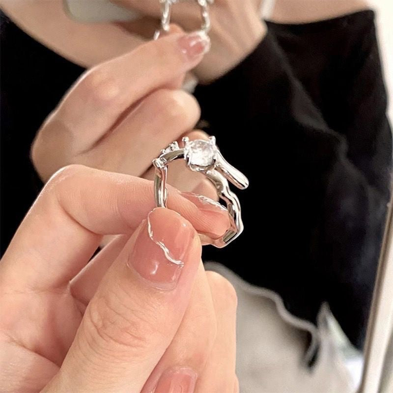 Damen kunstvoll gestalteter Ring mit glänzenden Zirkonia Shop Nory
