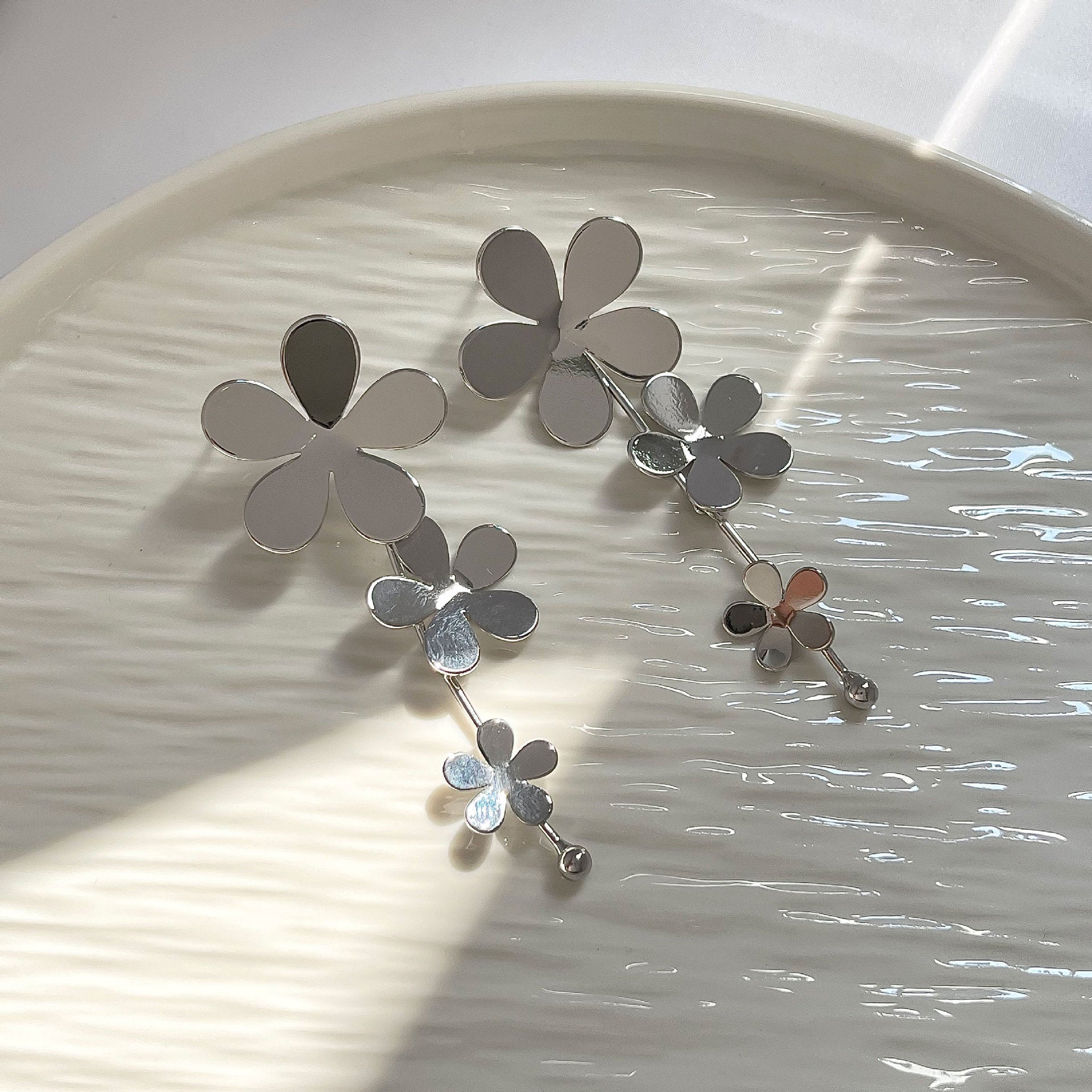 Damen Hängende Ohrringe im floralen Blütendesign Shop Nory